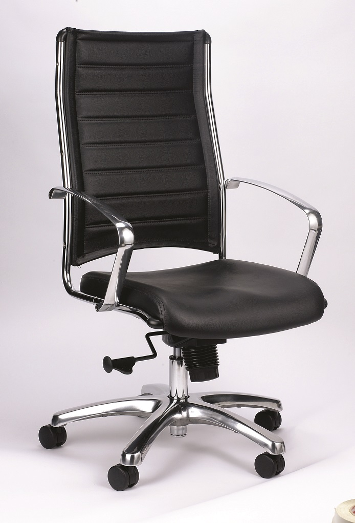 22" X 25.5" X 35.8" Black Leather Chair